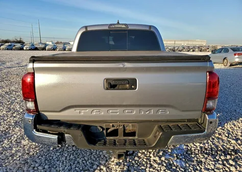 2018 Toyota Tacoma Double Cab z USA, uszkodzony, nr VIN 5TFAZ5CN2JX056237